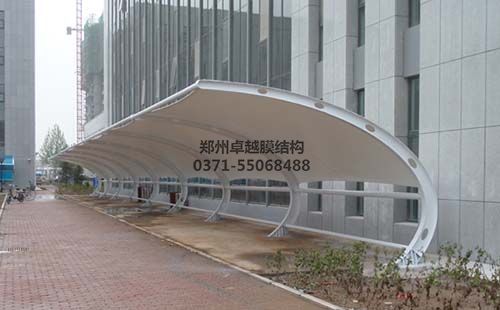 新鄉(xiāng)長垣縣行政服務中心膜結(jié)構車棚