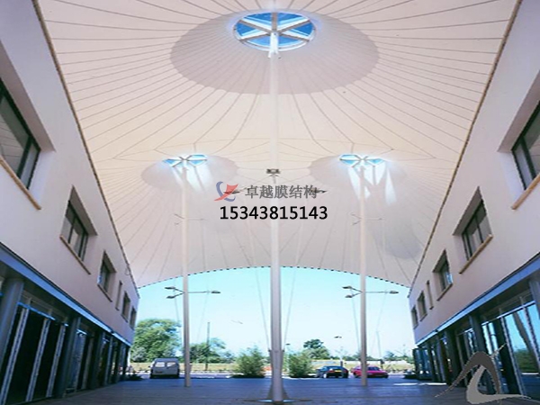 德令哈膜結(jié)構(gòu)商場(chǎng)頂蓋【生產(chǎn)廠家】德令哈步行街入口大門膜結(jié)構(gòu)遮陽(yáng)棚公司