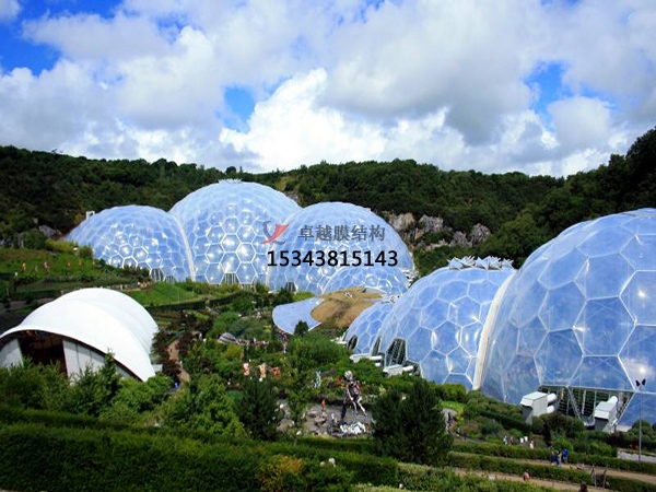 ETFE膜材可以做<font color='red'>膜結(jié)構(gòu)停車(chē)棚</font>嗎